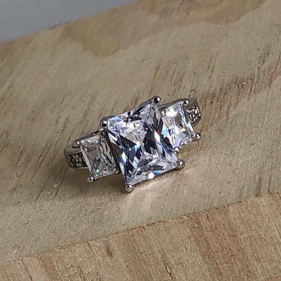 3ct princess cut tri stone AAA CZ engagement ring - Picture 3 of 8